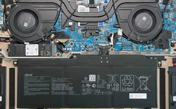 ASUS Zenbook A16 dùng hai quạt để tản nhiệt, Apple MacBook Pro M5 vẫn chỉ có một