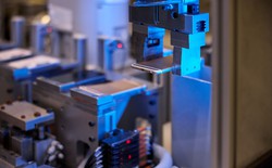 Apple lập cột mốc xanh mới: 30% vật liệu sản phẩm năm 2025 là tái chế, hoàn thành cam kết xóa sổ nhựa khỏi bao bì