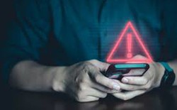 Cảnh báo: Điện thoại xuất hiện 3 dấu hiệu này, rất có thể bạn đã bị theo dõi, nhiều người vô tình bỏ qua và phải trả giá đắt