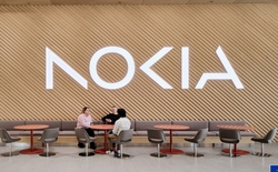 Nghỉ làm điện thoại, Nokia hồi sinh từ đống tro tàn