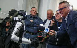 90% đơn hàng robot hình người chỉ để… chụp ảnh? Sự thật ngã ngửa phía sau những bản hợp đồng robot “khủng” tại Trung Quốc