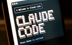 Công ty startup "sa thải" AI, thuê hẳn 2 lập trình viên để trả lương cho rẻ