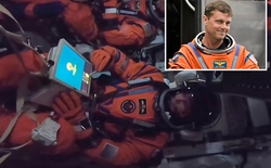 Phi hành đoàn Artemis II gặp sự cố và yêu cầu sự trợ giúp từ đội ngũ mặt đất vì họ đang mở hai phiên bản Microsoft Outlook và cả hai đều không hoạt động