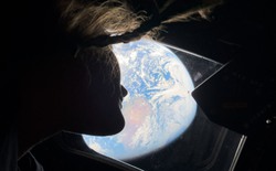 iPhone bay lơ lửng trong khoang lái của sứ mệnh Mặt Trăng, Apple "hưởng sái" một kèo quảng cáo miễn phí