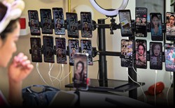 Góc khuất nghề livestream: Ngồi trước màn hình 10 tiếng liên tục đến mức khó thở, buồn nôn, nhiều người đã muốn bỏ nghề