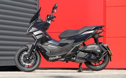 Đối thủ Honda ADV 160 sập giá tại Malaysia, khách Việt ngóng chờ siêu phẩm Aprilia SR GT 200 Sport 2026