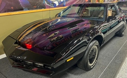 Chiếc xe huyền thoại "Knight Rider" bị phạt tốc độ ở New York dù đang nằm yên trong bảo tàng cách đó hơn 1.300 km