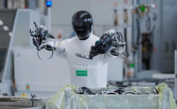 Kỷ nguyên Robot tự làm việc để chế tạo đồng loại, không cần con người để “duy trì nòi giống”, tham vọng đạt 100.000 cỗ máy trong nửa thập kỷ tới