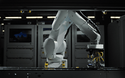 Nhà máy điện thoại 85% robot của HONOR: 28,5 giây “ra lò” một chiếc smartphone, nhưng vì sao HONOR không để robot làm bước cuối cùng?