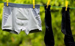 4 món đồ nam giới đừng tiếc tiền thay mới: Nâng cấp điện thoại, đồng hồ nhưng lại quên thay những món vài chục nghìn