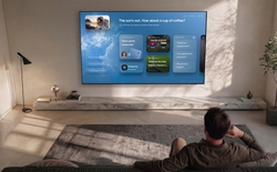 Bấm một nút, hỏi gì đáp nấy ngay trên màn hình: Samsung biến chiếc TV phòng khách thành trợ lý AI biết trò chuyện với cả nhà