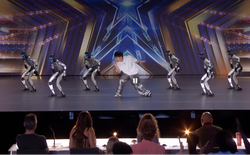Robot hình người nhảy nhạc Lady Gaga trên sân khấu America’s Got Talent gây bão tại Mỹ