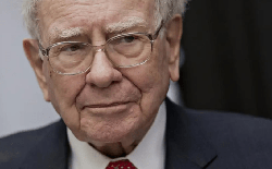 Warren Buffett cảnh báo khẩn tới toàn bộ nhà đầu tư: Hãy thận trọng, hiện giờ ai cũng chỉ thích đánh bạc!