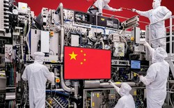 Trung Quốc bắt đầu sản xuất hàng loạt máy quang khắc DUV: Cổ phiếu công nghệ Mỹ hoảng loạn, hơn 1.000 tỷ USD bốc hơi