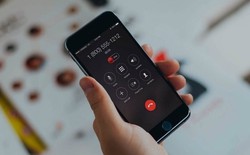 Vì sao điện thoại hiển thị đúng tên người thân gọi đến nhưng người dân vẫn bị kẻ gian lừa mất hàng trăm triệu đồng?
