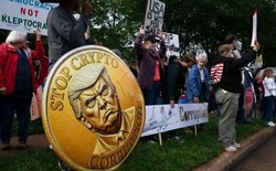 1 triệu nhà đầu tư mua memecoin của Tổng thống Donald Trump lỗ gần 4 tỷ USD, có người 'bốc hơi' nửa tài khoản
