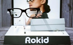 Smartphone sắp có thêm "đôi mắt": Kính Rokid tích hợp camera, trợ lý AI đa năng và màn hình Micro-LED