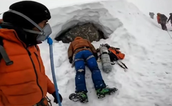 Vì sao Vùng Tử Thần trên Everest lại khiến não bộ và cơ thể con người dần tự hủy diệt ngay cả khi đang thở bình oxy?