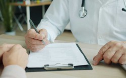 Vì sao chữ bác sỹ xấu là 'thương hiệu toàn cầu' chứ không riêng nước nào?