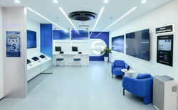 Bên trong không gian 522 m² Samsung vừa mở giữa Hà Nội: màn hình 3D không cần kính, màn hình tiêu thụ 0,00 W và một trung tâm điều hành thu nhỏ