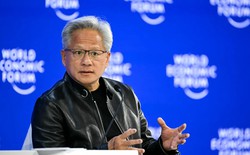 "Chúng tôi sẽ không để AI chậm lại": Jensen Huang bật loa ngoài cho Trump nghe giữa sự kiện