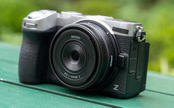 Nikon ra mắt Z5IIC: Máy ảnh full-frame không kính ngắm, quay RAW không cần thiết bị ghi, giá gần 40 triệu đồng