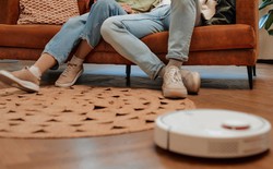Dùng robot hút bụi để ghi lại cảnh vợ ngoại tình, người chồng thắng kiện rồi nhận án 5 tháng tù