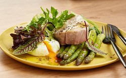 Cá hồi chỉ đứng thứ ba, loại cá quen thuộc này mới giàu protein nhất
