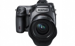 Ricoh giới thiệu Pentax 645Z: cảm biến medium format CMOS 51.4 MP, ISO 204.800, giá 8.500 USD