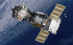 Khoảnh khắc tàu Soyuz tách khỏi ISS trông chẳng khác nào phim viễn tưởng