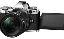 Olympus ra mắt máy ảnh OM-D E-M5 II và thiết bị ngắm red dot mới