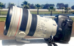 Canon 200mm f/1.8: Ống kính tele huyền thoại được ví như "con mắt của Sauron"
