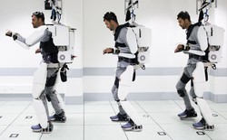 Nhờ bộ ngoại xương - exoskeleton điều khiển bằng sóng não, người đàn ông liệt từ vai xuống đã có thể đi lại được