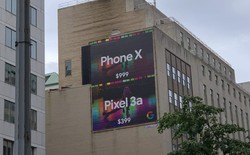 Dìm hàng Apple, Google treo biển quảng cáo so sánh iPhone X và Pixel 3a ngay cạnh Apple Store