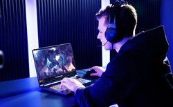 Predator Triton 500 – laptop gaming được săn lùng hàng đầu năm 2020