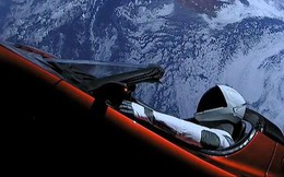 Sau 4 năm được Elon Musk gửi vào vũ trụ, số phận chiếc Tesla Roadster 100.000 USD giờ ra sao?