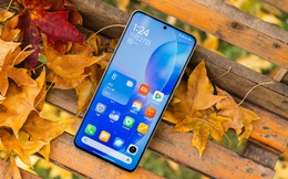 Ảnh thực tế smartphone Xiaomi có chip Snapdragon 8 Gen 3 giá rẻ nhất, màn hình sáng nhất thế giới