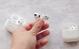 Trên tay AirPods 4 chính hãng: Hai phiên bản, thiết kế gọn nhẹ hơn, chống ồn ổn dù chưa bằng được AirPods Pro, giá từ 3,49 triệu đồng