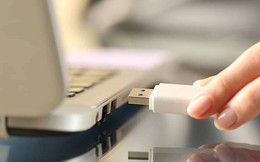 Gần 2025 rồi mà vẫn dùng USB để lưu công việc thì quả là lỗi thời