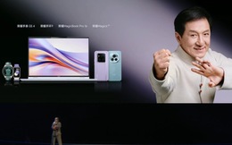 Thành Long (Jackie Chan) xuất hiện tại sự kiện ra mắt smartphone với diện mạo gây bất ngờ