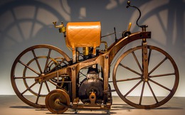 Chiếc xe máy đầu tiên trên thế giới đã được tạo ra như thế nào?