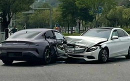 Xe điện Xiaomi chưa ra biển đã gặp tai nạn với xe sang Mercedes: Cảnh sát Trung Quốc công bố nguyên nhân