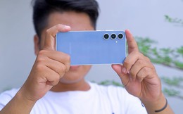 Nửa năm "flex" Galaxy S23 FE chưa đủ, Gen Z lại "phát cuồng" với quyền năng AI mới