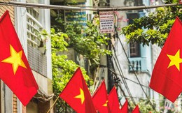 Mỗi hộ gia đình ở Hà Nội được tặng 1 lá cờ Tổ quốc dịp kỷ niệm 70 năm Giải phóng Thủ đô