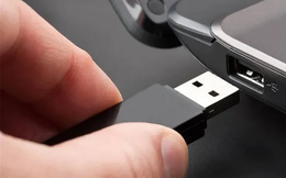 Ra mắt ổ USB flash chỉ lưu trữ được 8KB dữ liệu nhưng giá gần triệu đồng vì sở hữu nhiều tính năng 'độc lạ'