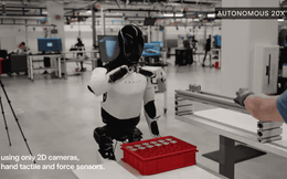 Robot hình người đang hoạt động trong nhà máy của Tesla như thế nào?