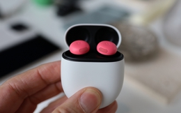 Google ra mắt tai nghe siêu chống ồn AI, giá ngang AirPods Pro 2