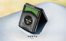 Vertu cũng có điện thoại gập: Cấu hình lỗi thời nhưng thiết kế siêu bền, 2 chip, 3 hệ điều hành bảo mật, giá cao nhất ngang Vinfast VF3