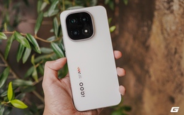 Trên tay iQOO 15: Điện thoại mới của vivo với chip Snapdragon 8 Elite Gen 5, pin 7.000mAh, có tính năng của flagship 30 triệu nhưng giá chỉ bằng một nửa Trên tay iQOO 15: Điện thoại mới của vivo với chip Snapdragon 8 Elite Gen 5, pin 7.000mAh, có tính năng của flagship 30 triệu nhưng giá chỉ bằng một nửa