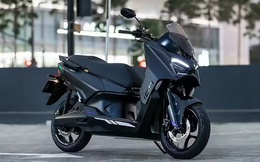 Nhìn cứ tưởng Yamaha XMAX 2026, nhưng đây là một chiếc xe máy điện có công suất 17 mã lực và phạm vi hoạt động lên tới 150km!